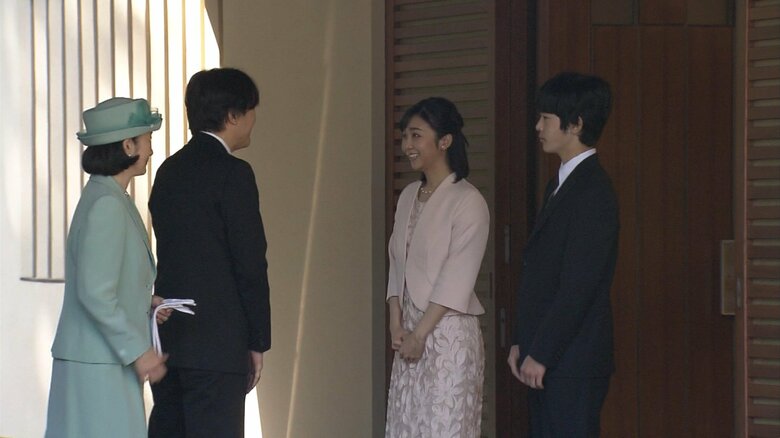 チャールズ３世戴冠式に出発されるご夫妻を佳子さまと悠仁さまがお見送り　2023年5月