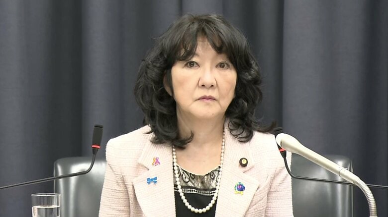 20日朝の閣議後会見はいつもの髪形