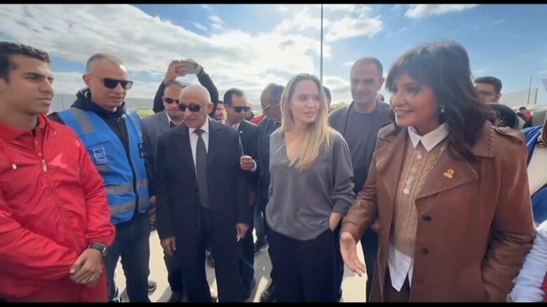 ガザ検問所を訪問するアンジェリーナ・ジョリーさん