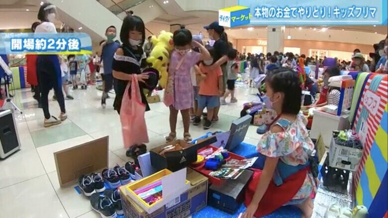 ついに、ことなさんの店にもお客が…