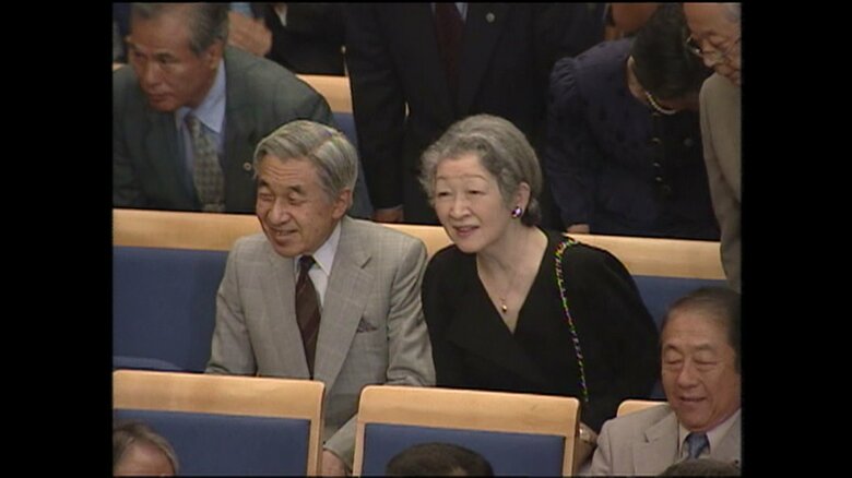 クロージングコンサートを鑑賞される両陛下