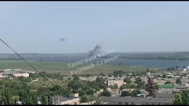 ロシア軍の補給路だったヘルソン州のアントノフ橋を破壊（ウクライナオンラインより）