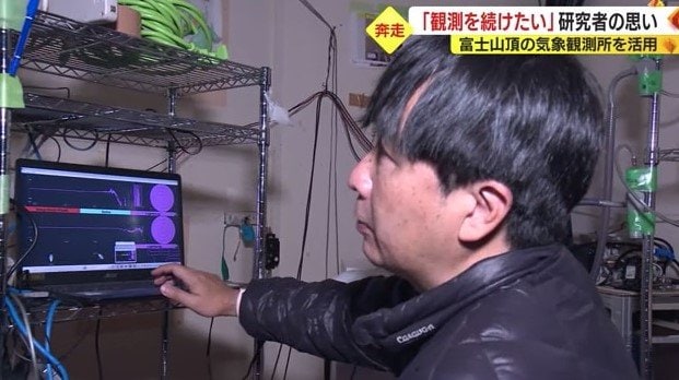 雷のデータを分析する鴨川さん