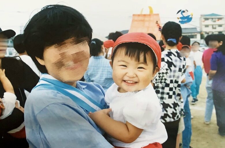 こちらはともみんさん子供の頃の元写真