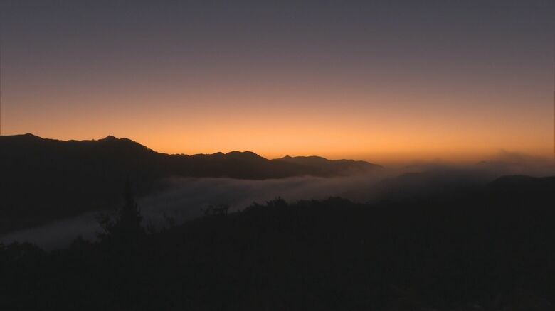 島根・美郷町の田ノ原展望台からの朝焼け風景