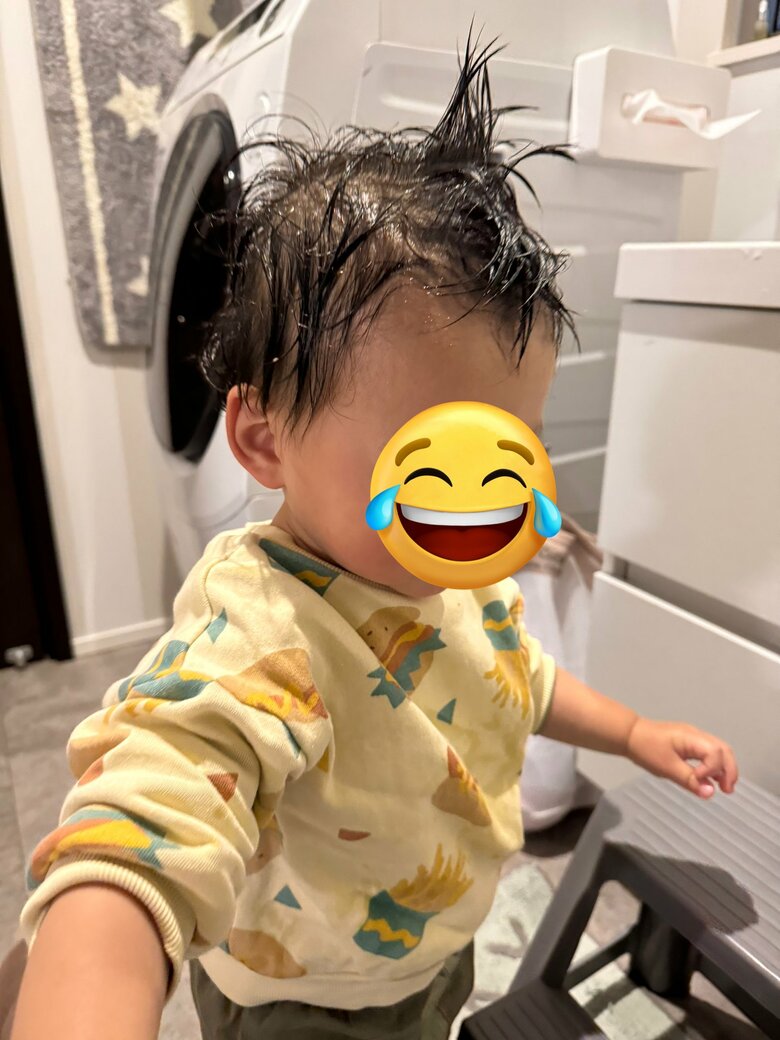 静かだなーって思ったら、ハンドクリームでパパの真似っこ（提供：エディさん）