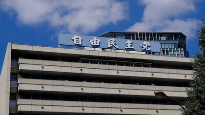 減税解散などと言われているが、消費税5％減税の提言をした自民党若手議員は離党覚悟で言っているのだろうか