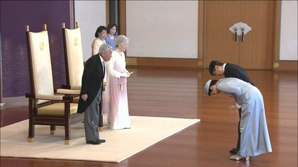 7年前の「天皇陛下御在位三十年記念式典」 上皇さまが美智子さまの和歌