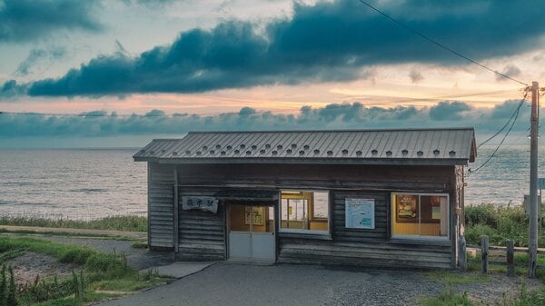 初めてなのに懐かしい…旅路と家路が交差するレトロ駅舎 北海道