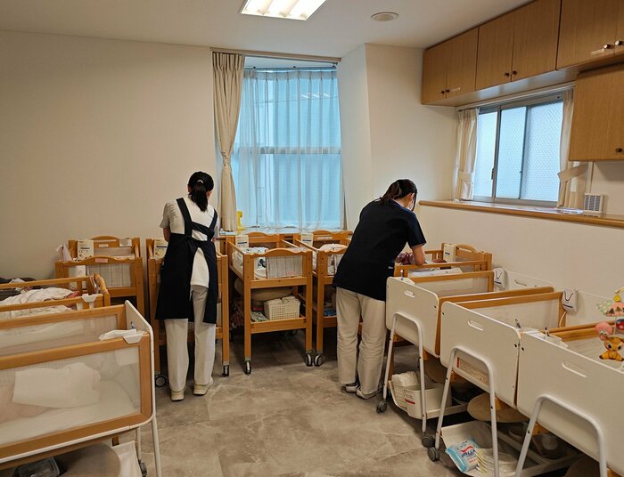 産後の身体を整え安心して自宅での育児を始められるよう、助産師と保育士が24時間サポート