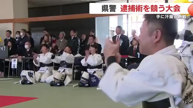 チームメイトからの熱い声援が会場に響き渡る