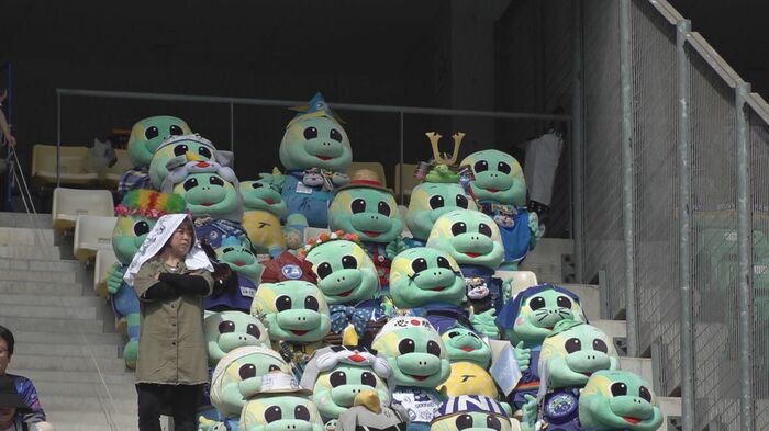 観客席にずらりと並ぶニータン