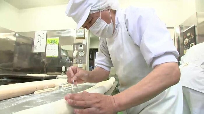 名物「田老かりんとう」を作る田中和七さん