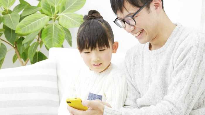「初めてのスマホ」は何歳から?子どもを持つ親世代の実情を調査