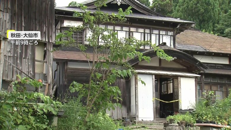 規制線が張られた一軒家　損傷が激しい遺体「クマに襲われた可能性」から一転…殺人事件として捜査　妻が寝室で発見し通報　秋田・大仙市｜FNNプライムオンライン