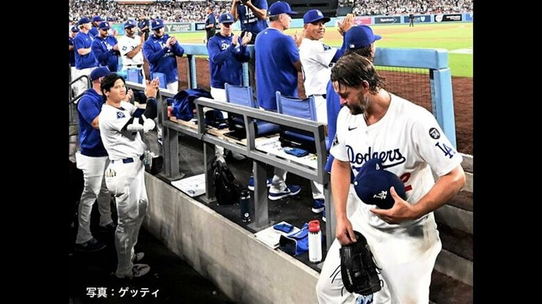 大谷翔平が第52号となるスリーランホームラン！本拠地ラストの“レジェンド”カーショーの花道飾る一発　13年連続プレーオフ進出決定｜FNNプライムオンライン