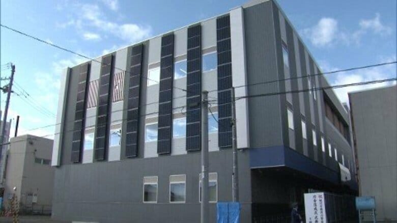 【容疑者はスーパー店員】「態度に腹が立った」店で40代男性客と『口論』…店外まで追いかけ“包丁”突きつけて脅す＿59歳男を暴力行為等処罰法違反の現行犯で逮捕〈北海道深川市〉｜FNNプライムオンライン