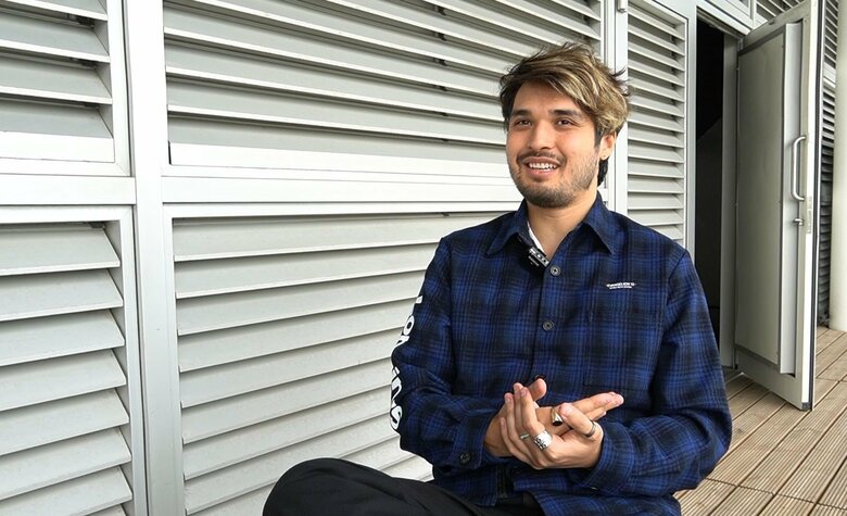 インタビューに答える「アニメマン」ジョーイ