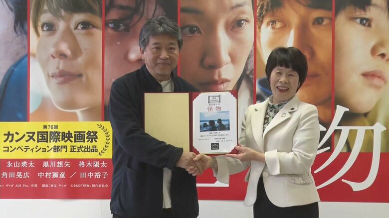 諏訪市役所に映画の完成を報告(2023年4月)