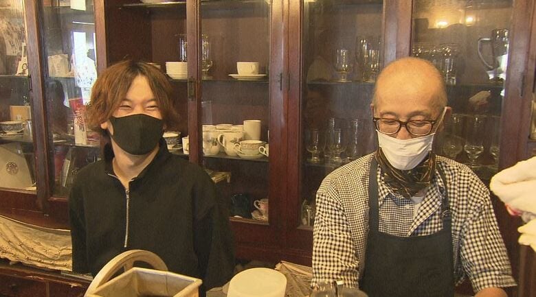 父親を手伝いに駆けつけた息子・天地さん（左）
