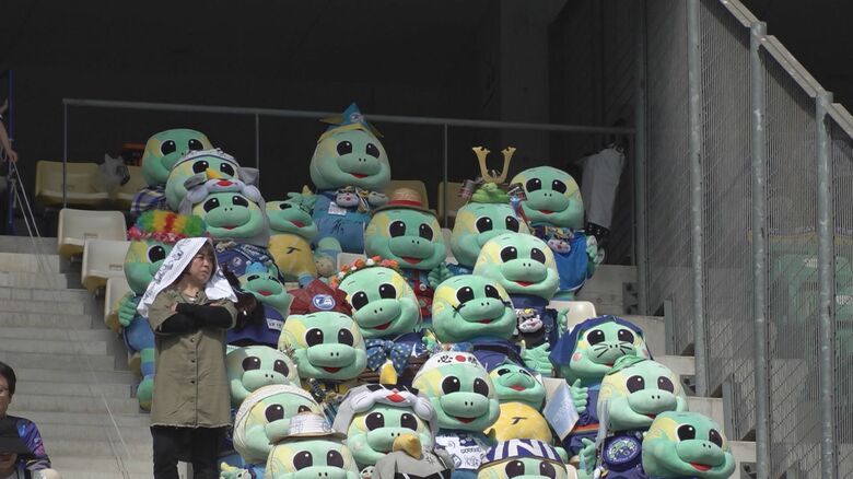 観客席にずらりと並ぶニータン