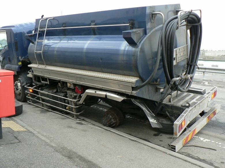 左後輪が脱落したタンクローリー（提供：道警）