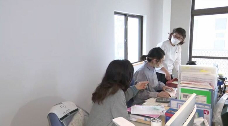 不動産会社の従業員と