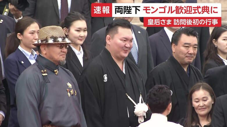 スフバートル広場には両陛下を歓迎し大相撲の元横綱　白鵬・日馬富士・朝青龍が姿を見せた