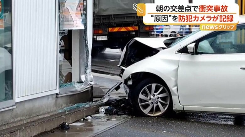 店に衝突して停止していた白い車