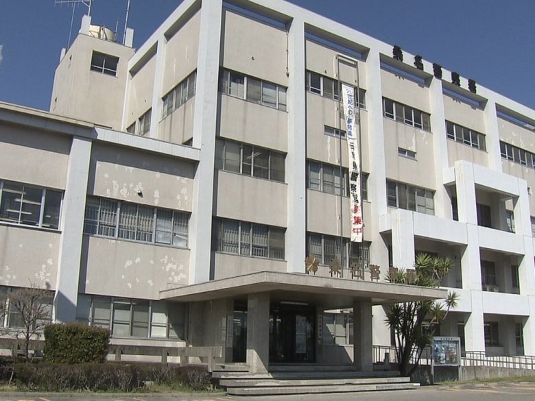 「臭い嗅ごうとしただけ」と一部否認…中学校に侵入し下駄箱のサンダル盗もうとした疑いで男逮捕