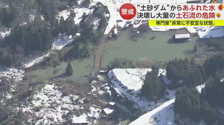 土砂崩れによって天然のダムができていた（11日輪島市）