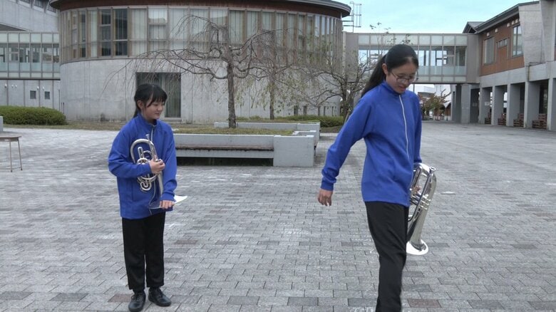 パートごとに演奏と動きの練習を重ね、完成度を高めていく部員たち