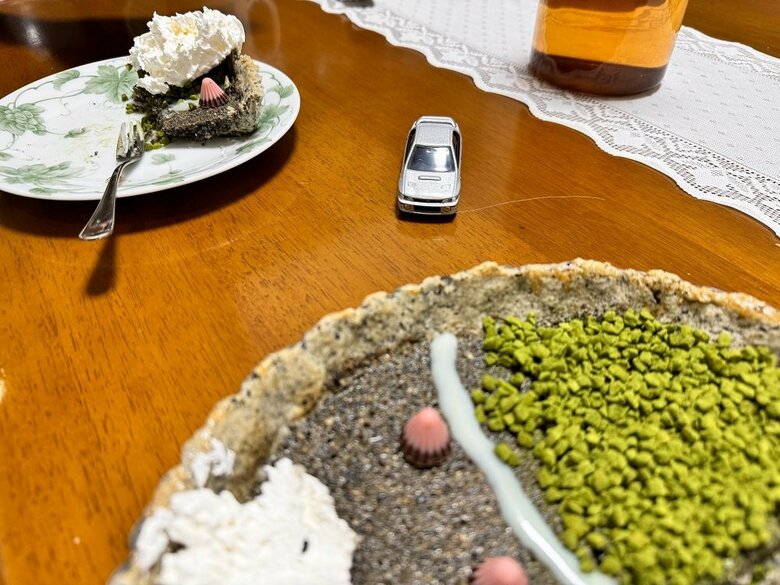 ミニカー以外は食べることができる