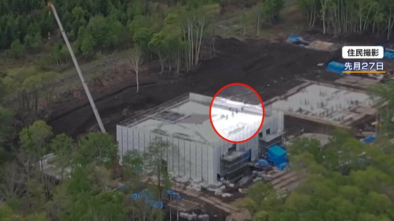 5月27日撮影　屋上に人影が